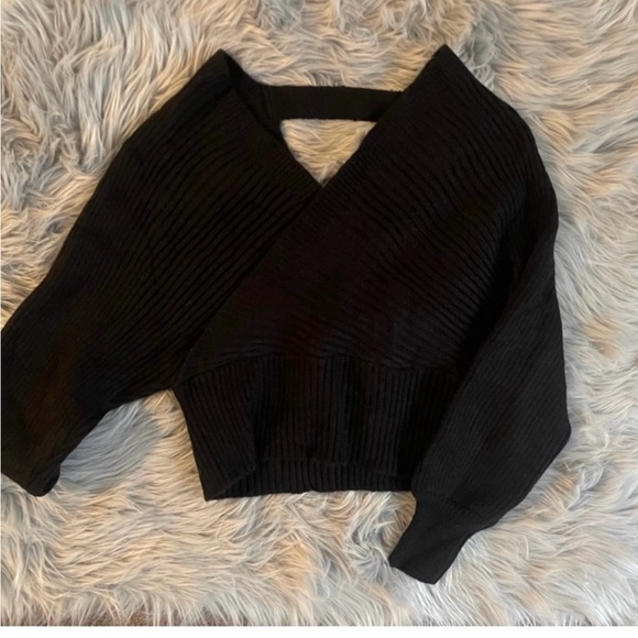 Long sleeve crop tops/sweaters - Picture 3 of 5